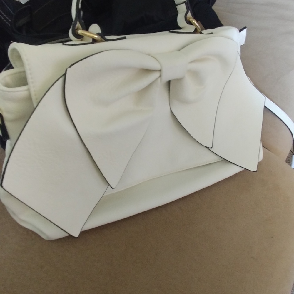 White bow purse